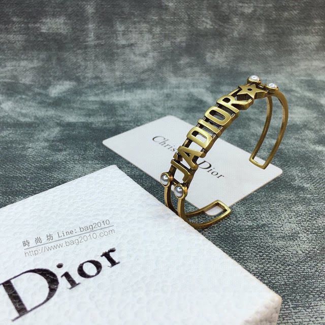 Dior飾品 迪奧經典熱銷款JADIOR字母開口手鐲  zgd1051